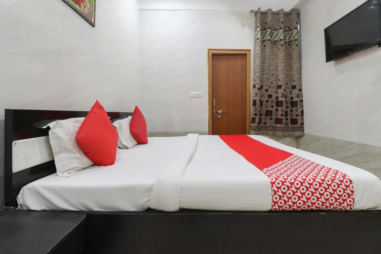 Oyo 69378 Trilok Dham Hotel Vrindāvan Eksteriør billede
