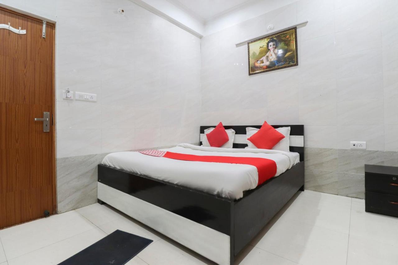 Oyo 69378 Trilok Dham Hotel Vrindāvan Eksteriør billede