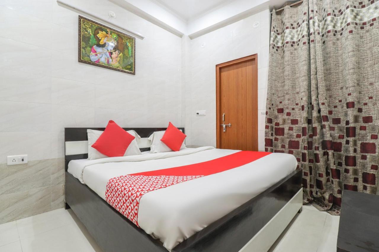 Oyo 69378 Trilok Dham Hotel Vrindāvan Eksteriør billede
