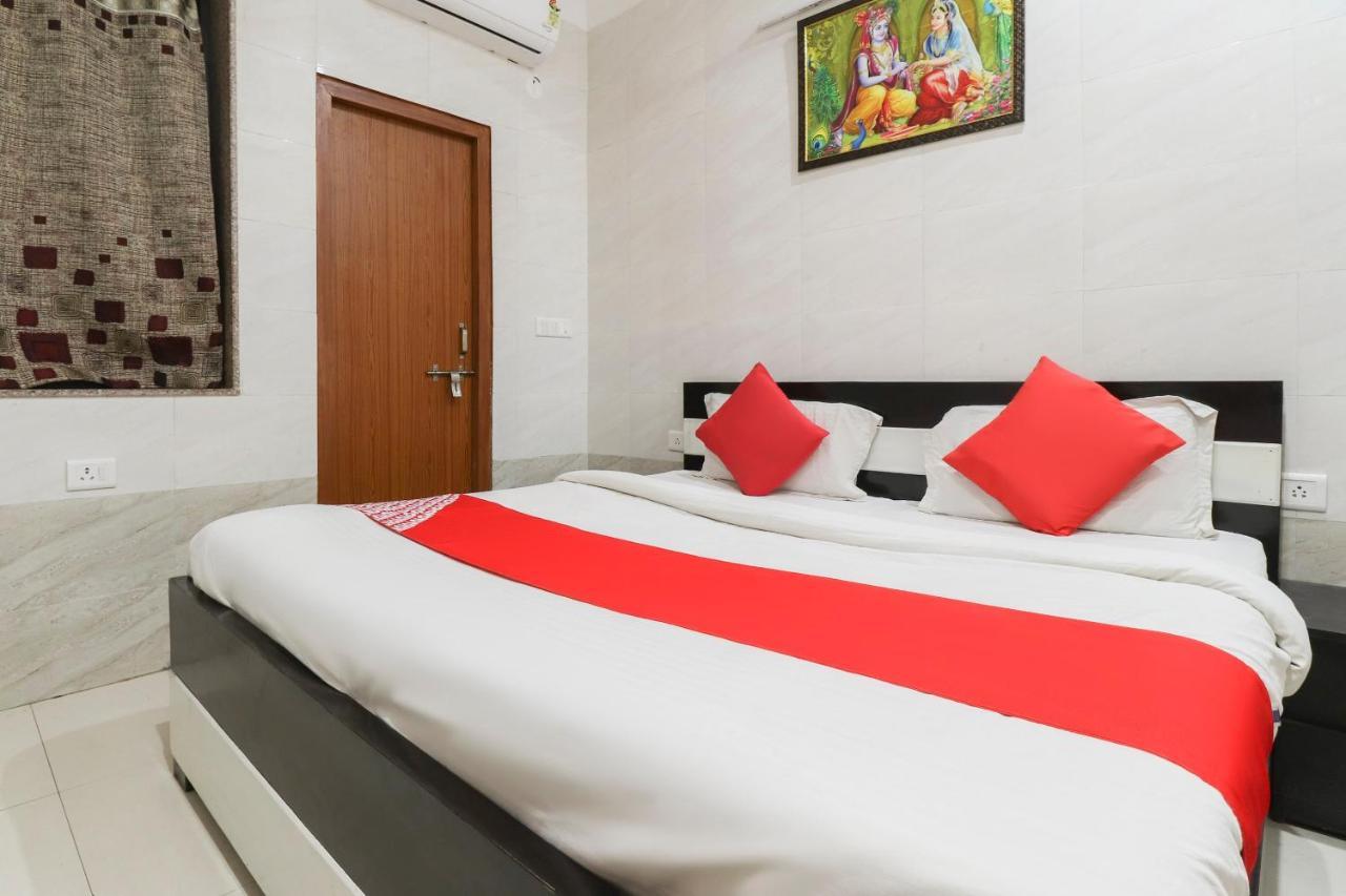 Oyo 69378 Trilok Dham Hotel Vrindāvan Eksteriør billede
