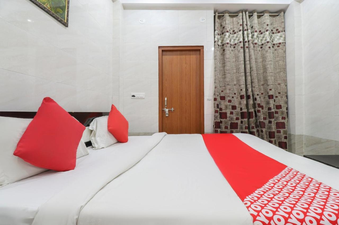 Oyo 69378 Trilok Dham Hotel Vrindāvan Eksteriør billede