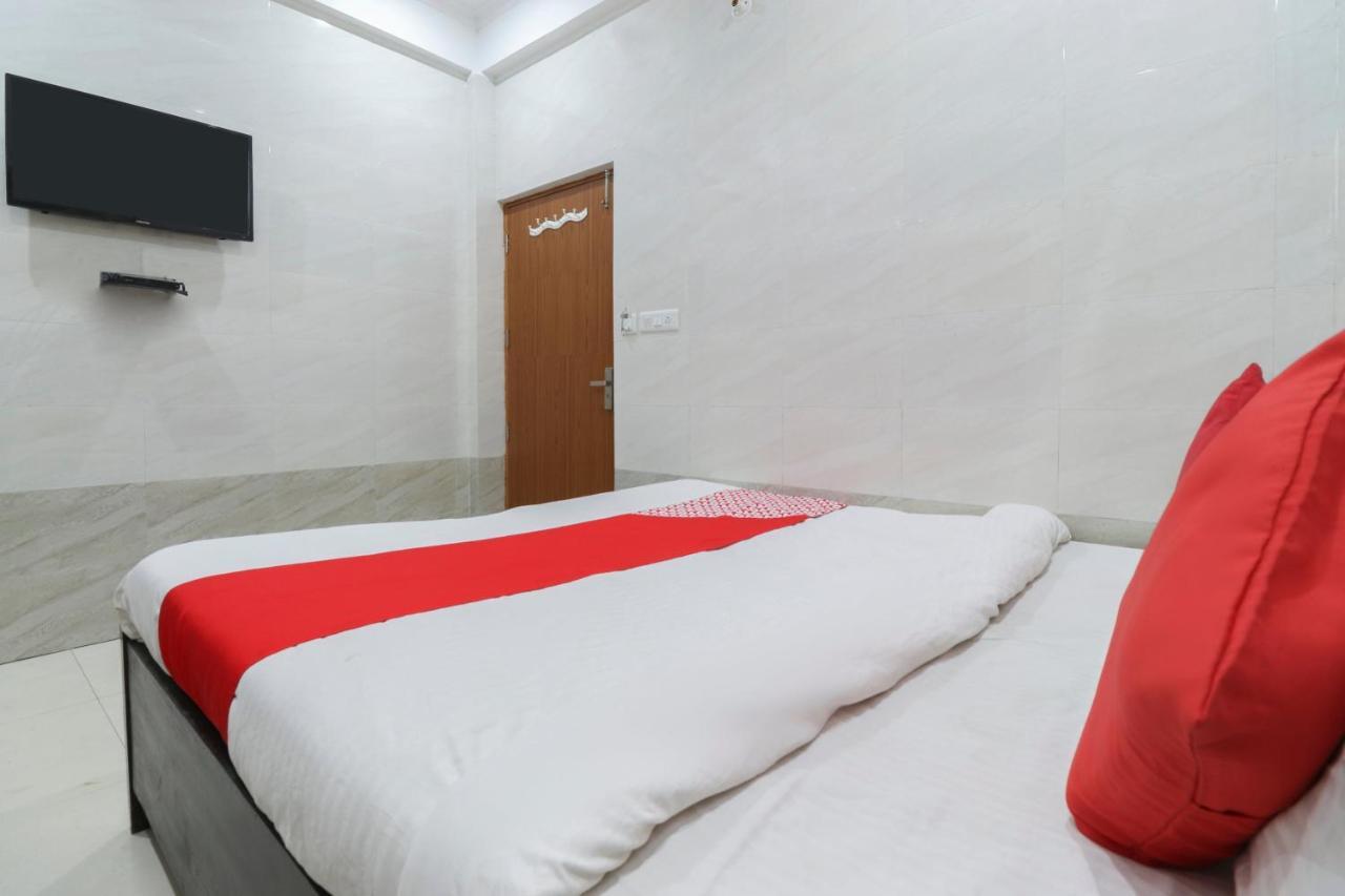Oyo 69378 Trilok Dham Hotel Vrindāvan Eksteriør billede