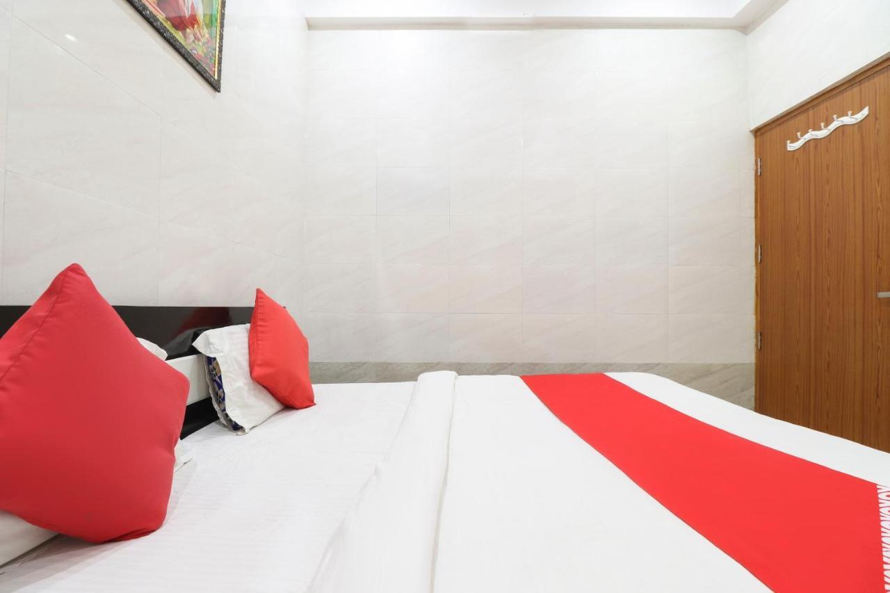 Oyo 69378 Trilok Dham Hotel Vrindāvan Eksteriør billede